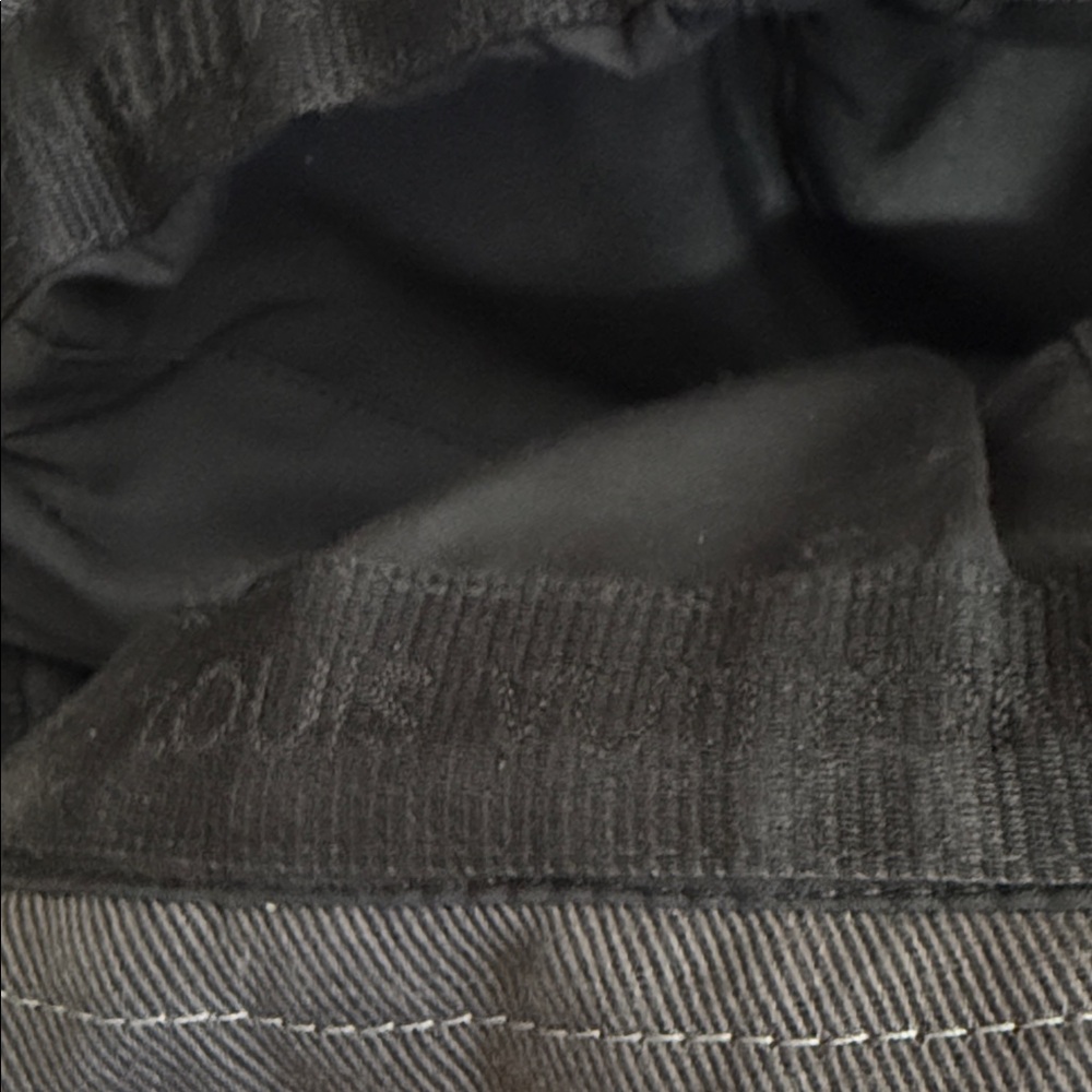 Louis Vuitton DENIM Monogram portrait Bucket Hat in Gray and Black medium - Picture 12 of 15